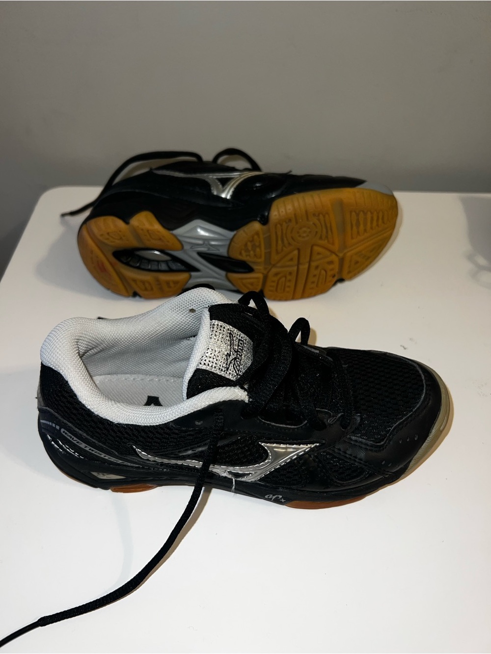Kids Black and Silver Mizuno indoor Volleyball Shoes size 2